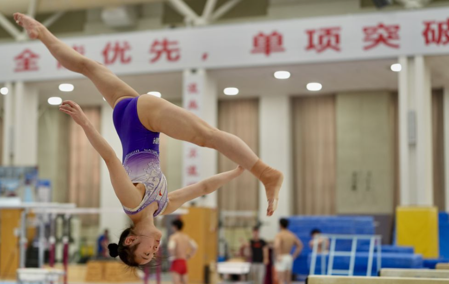 畅玩九游棋牌娱乐，点燃激情之旅